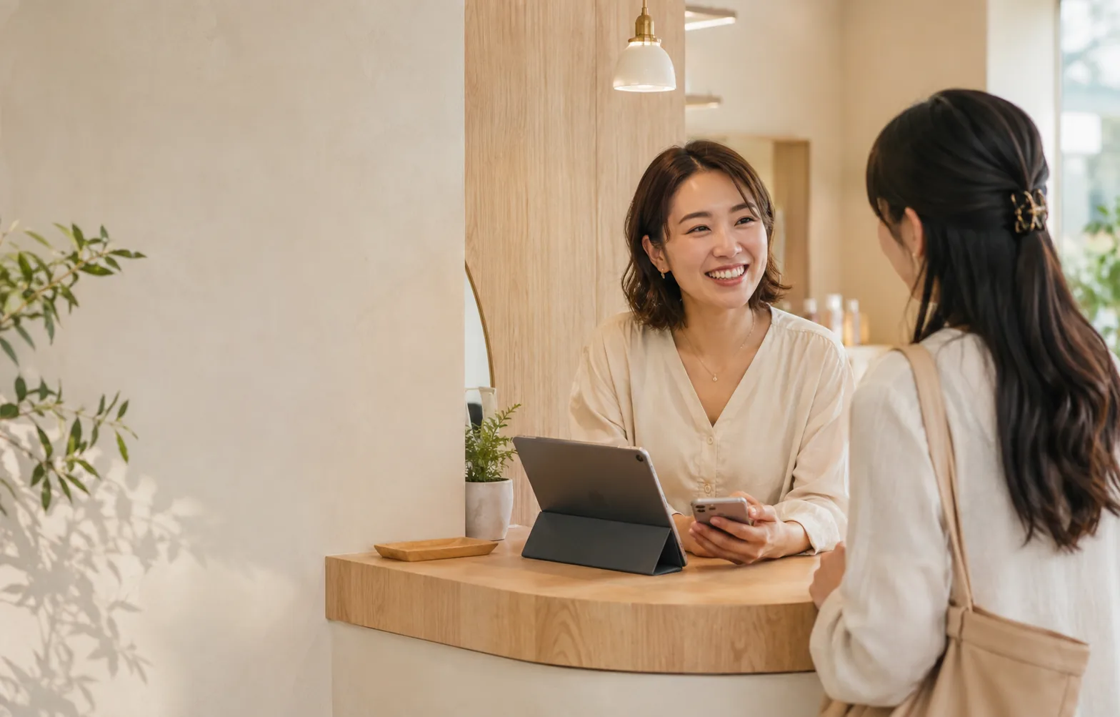 店家即時接待顧客的情境示意